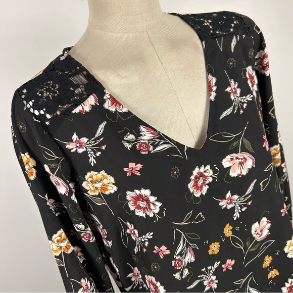 NWT Warehouse one Floral V-Neck Blouse - Black and Multicolor XS - Picture 5 of 11